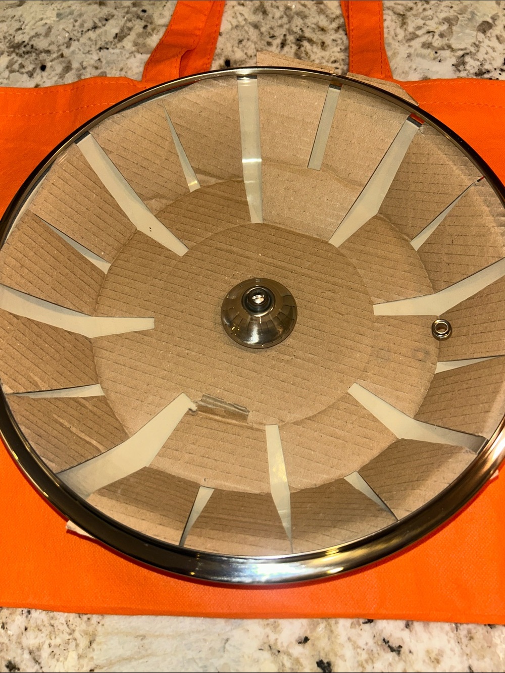 Le Creuset Soleil Cast Iron Skillet With Glass Lid NWT - Picture 11 of 13